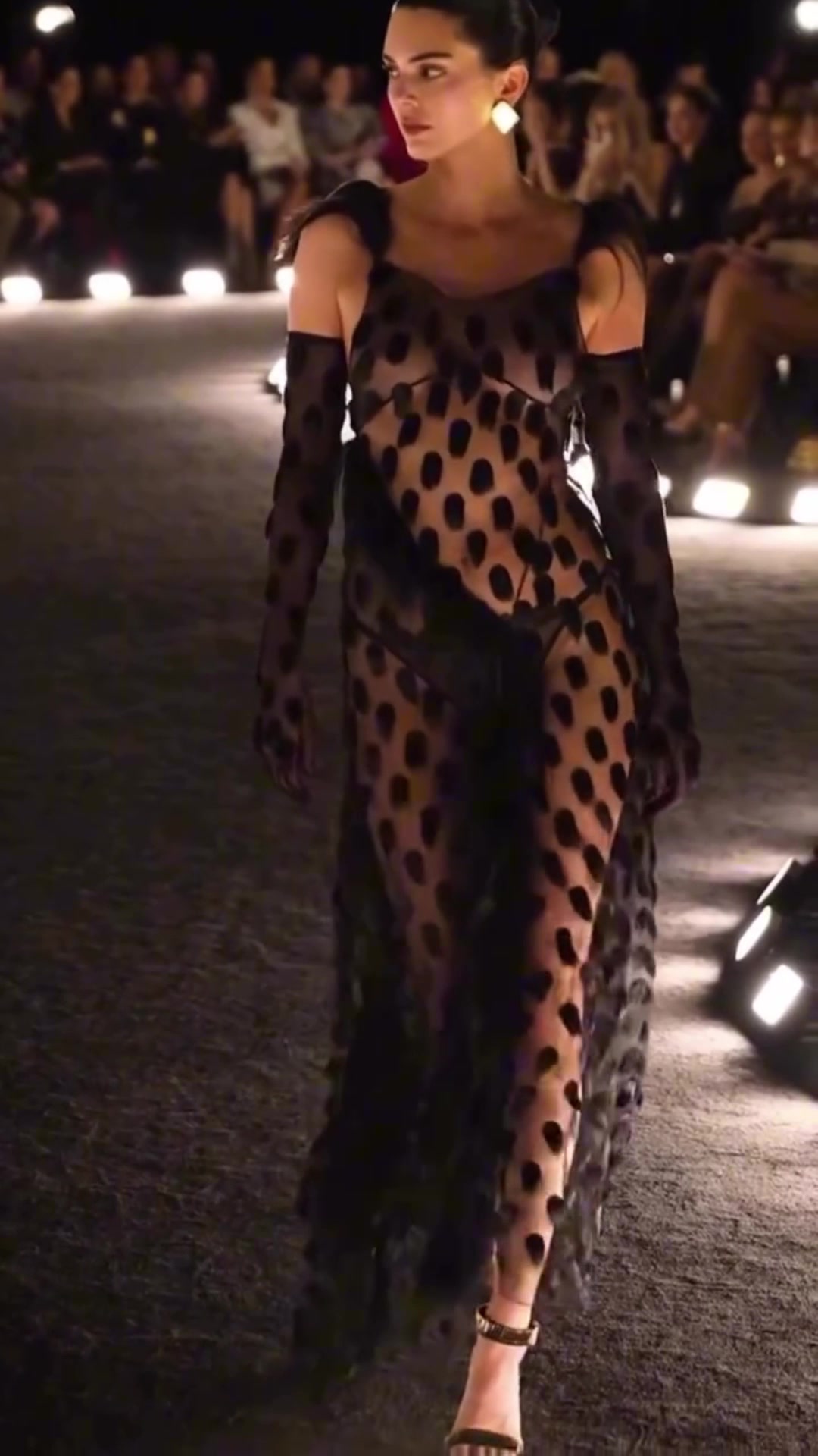 同样都是顶级超模肯豆